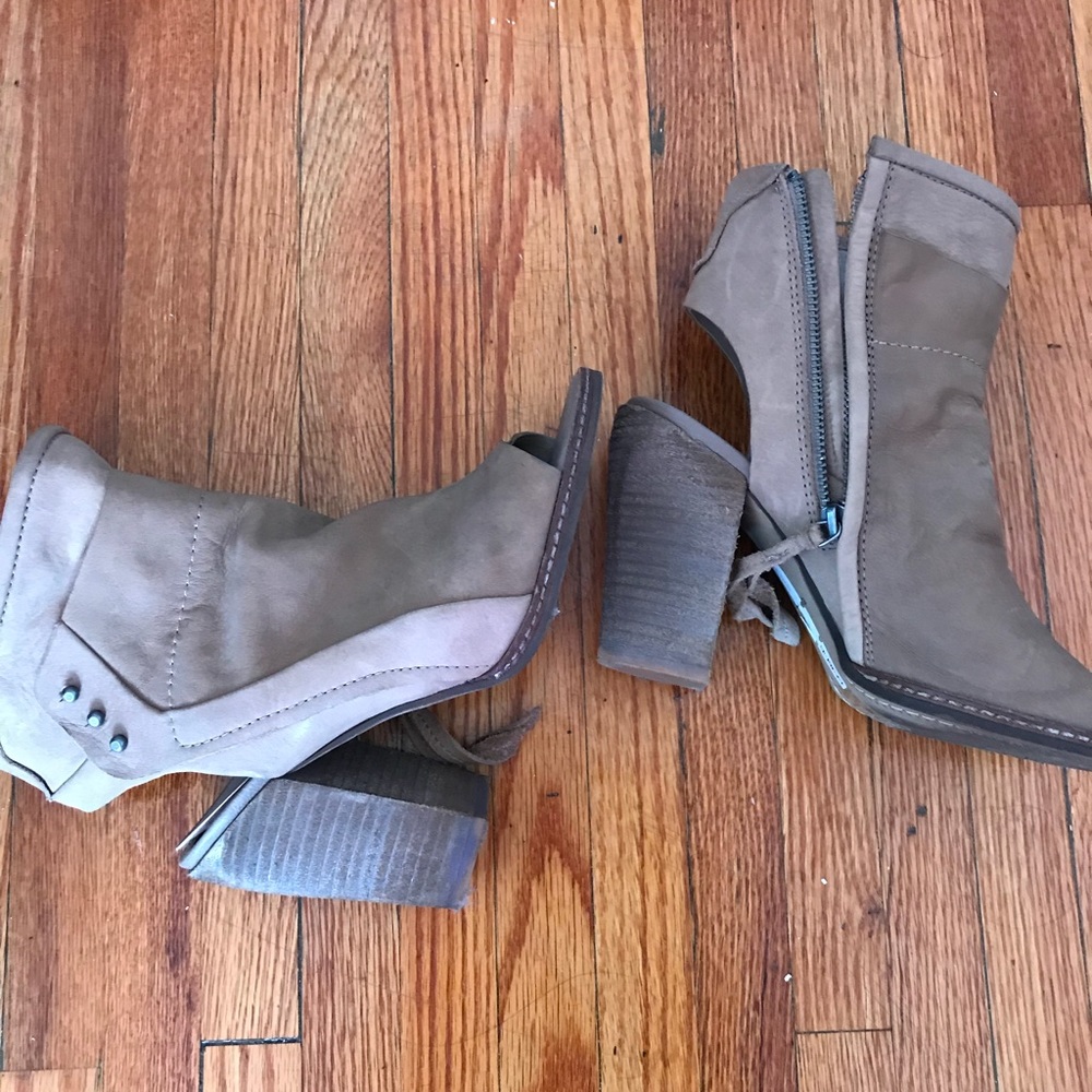 Dolce Vita Niki Booties - Picture 4 of 6